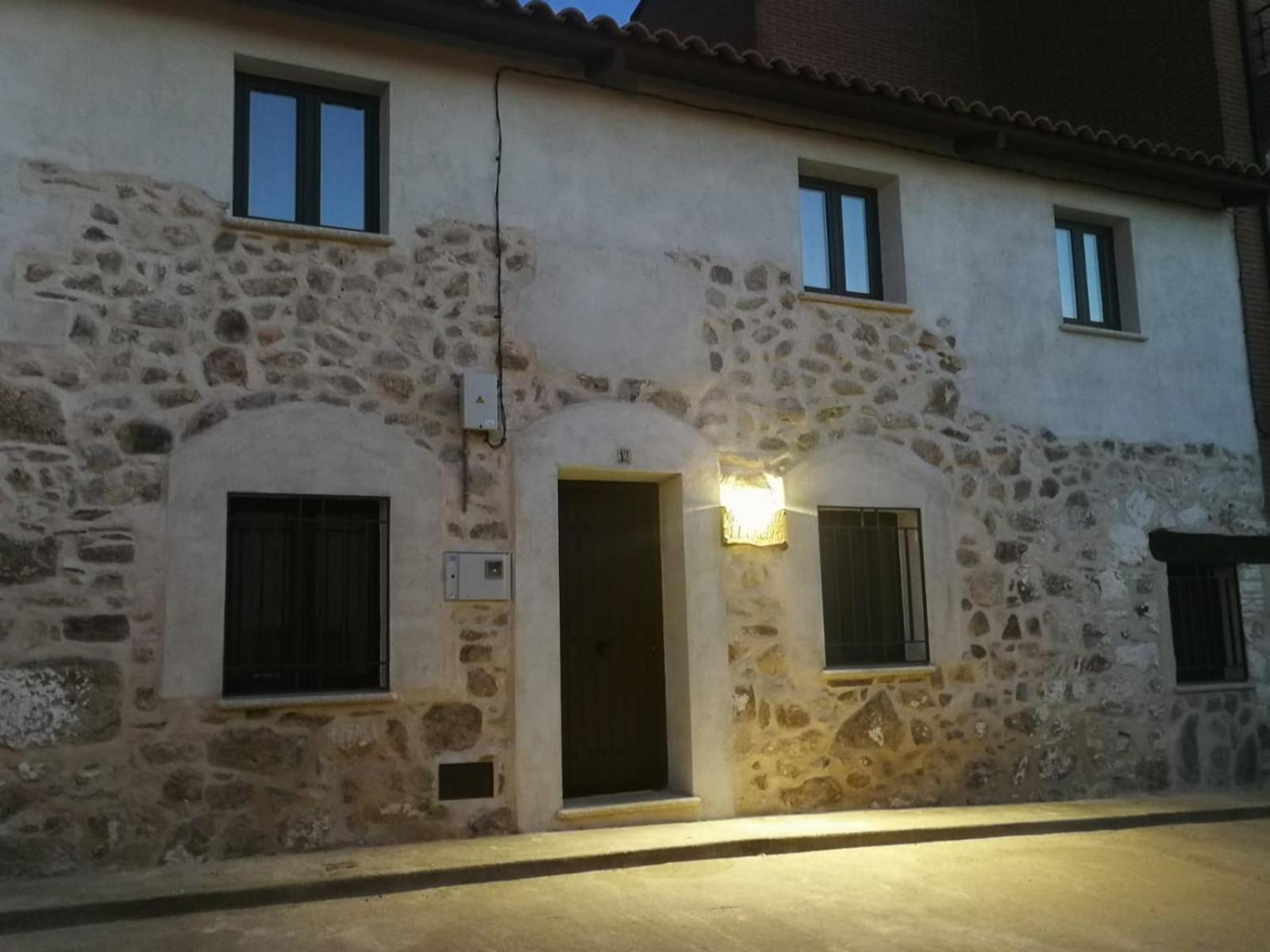 Casa Rural El Enebro 4 Estrellas Navamorcuende Ngoại thất bức ảnh